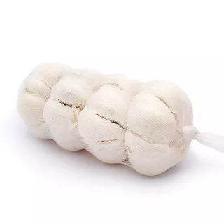 Fresh Garlic adds a pungent and flavorful aroma to your dishes. Perfect for cooking, sauces, and dips. Available at halalo.co.uk