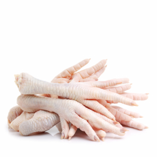 Fresh Halal Chicken Feet – gelatin-rich and full of flavour, perfect for soups, broths, or traditional recipes. Available at halalo.co.uk.