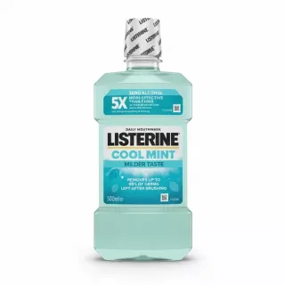 Bottle of Listerine Cool Mint mouthwash front label