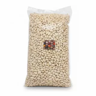 Bulk pack of white beans by Sara