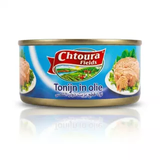 Enhanced Chtoura Fields Tonijn in olie can held in hand in grocery store aisle