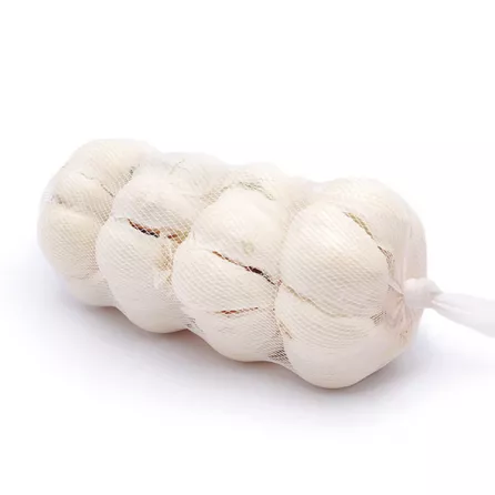 Fresh Garlic adds a pungent and flavorful aroma to your dishes. Perfect for cooking, sauces, and dips. Available at halalo.co.uk