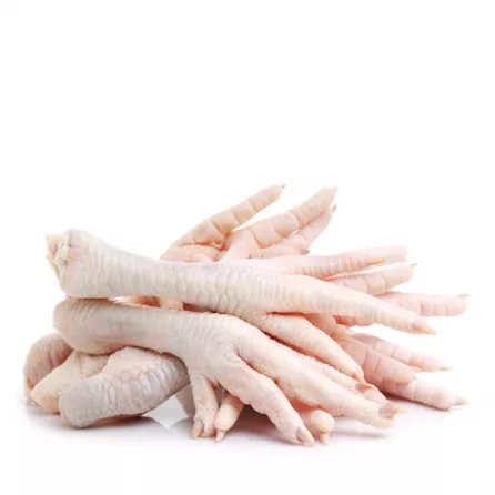 Fresh Halal Chicken Feet – gelatin-rich and full of flavour, perfect for soups, broths, or traditional recipes. Available at halalo.co.uk.