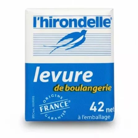 l'hirondelle yeast packaging showing brand and weight