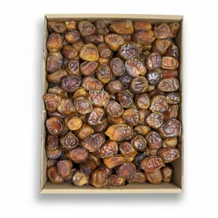 Box of plump, moist deluxe dates packed closely together