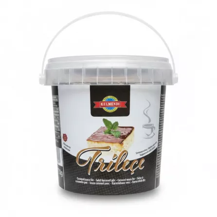 Kelmendi caramel sauce container held in hand