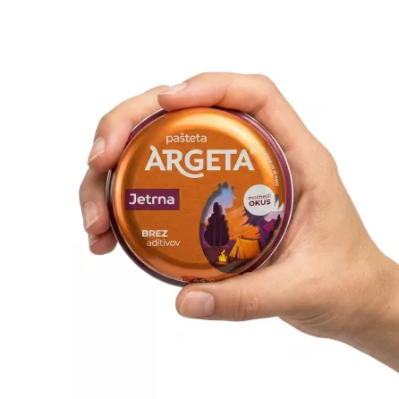 A 95g tin of Argeta Jetrena liver pâté, held in a hand against a clean white background. The orange tin features clear product details, a 'močnejši OKUS' graphic, and a 'BREZ aditivov' claim.