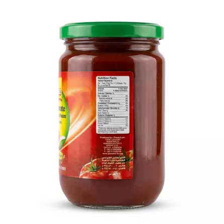 A 1:1 professional e-commerce photo of the back of a Yamama Tomato Paste glass jar with a green lid, showcasing the nutrition facts and ingredients label against a white background with a soft shadow.