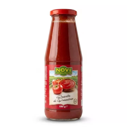 Enhanced Front label of Novi Passata di Pomodoro 680g glass bottle with red cap