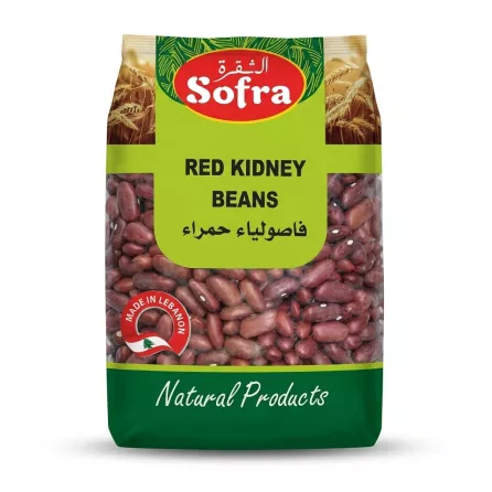 A 1:1 professional studio photo of the Sofra Red Kidney Beans 850g pack, perfectly centered on a clean white background. The front of the red and green bag is in sharp focus, clearly showing the red dried beans, the red Sofra logo, the text "RED KIDNEY BEANS", "فاصولياء حمراء", and the "Made in Lebanon" seal. The packaging is free of imperfections, tags, or a holding hand, and features professional lighting and a soft, even shadow.