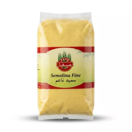 A clear plastic 800g bag of Safa Semolina Fine with Arabic and English text on the label, isolated on a white background.