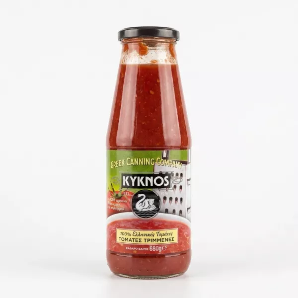 Enhanced Front view of Kyknos Crushed Tomatoes 680g glass bottle