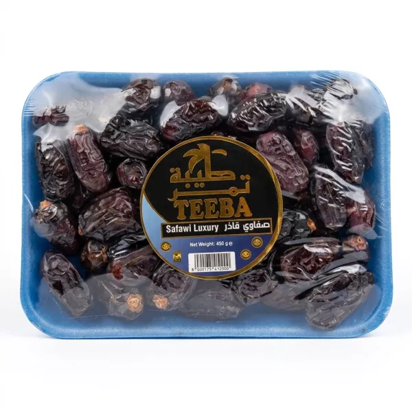Teeba Safawi Luxury Dates 450g pack held in grocery aisle